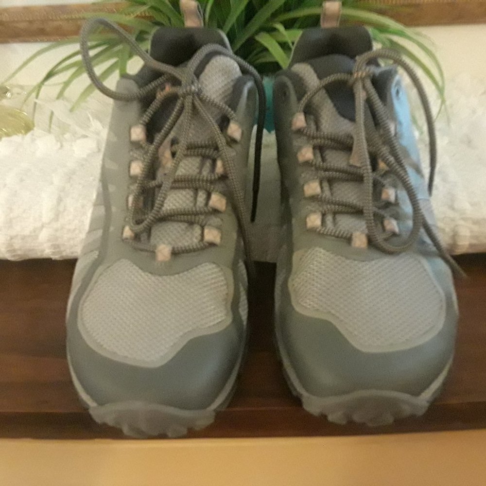 Merrell Like New athletic shoes